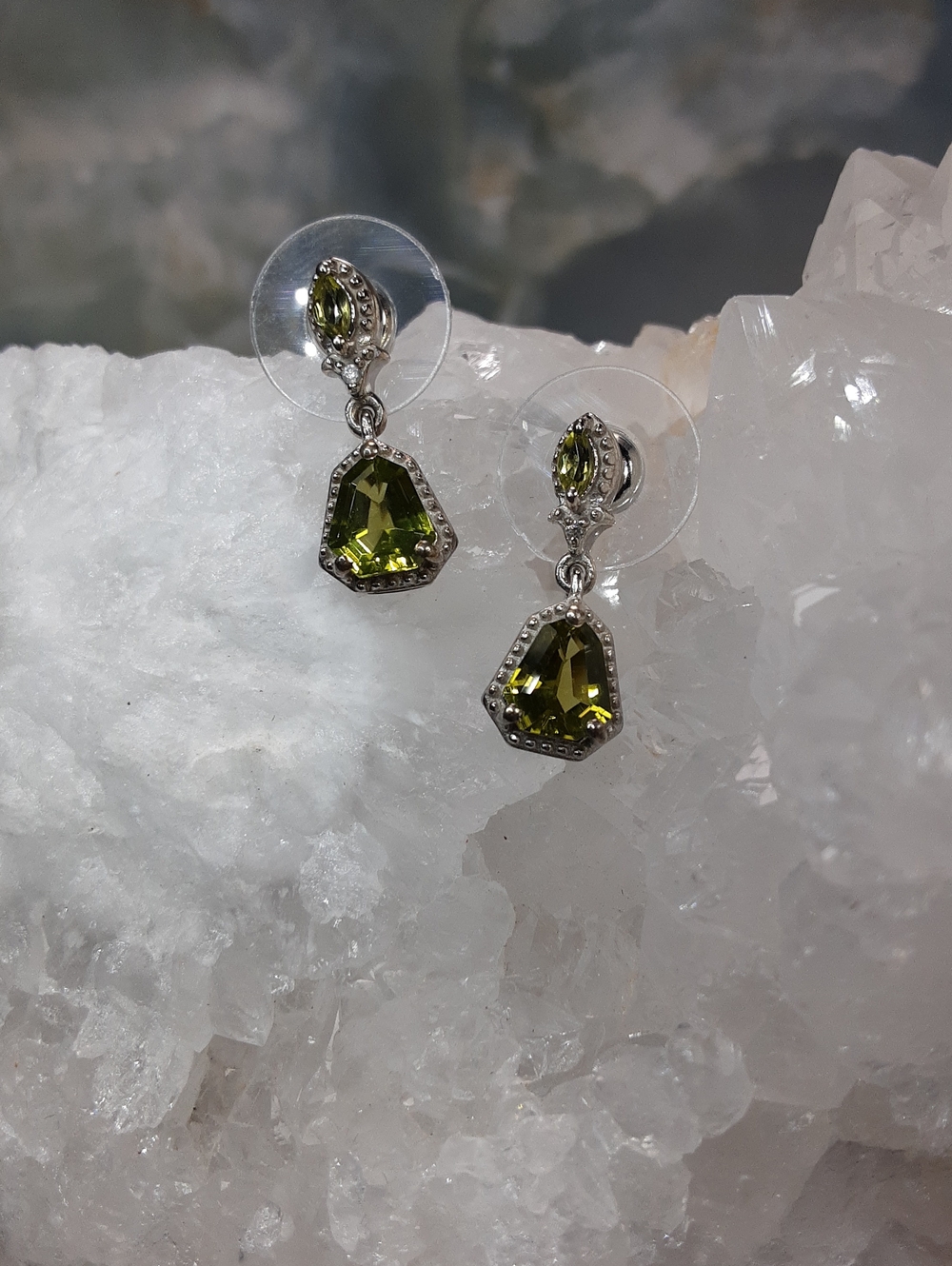 925. Peridot Earrings.